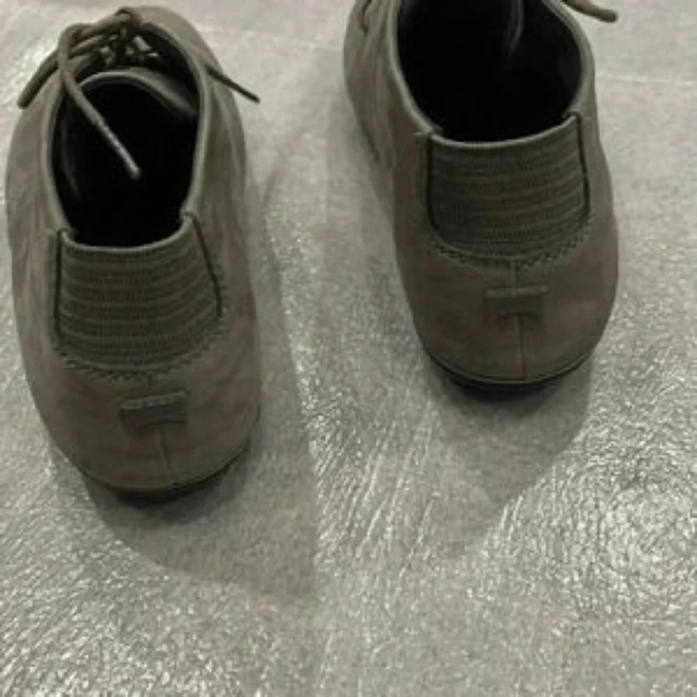 Men's Casual Lace-Up Oxford in Taupe